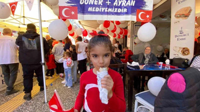 29 Ekim’de çocuklara ücretsiz oldu! İzmir'de gelenek devam ediyor