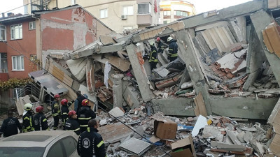 Kocaeli'de çöken binanın enkazından acı haber geldi