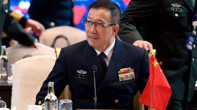 Çin ve ABD savunma bakanları ASEAN'da bir araya geldi: 'Hareketlerinize dikkat edin'