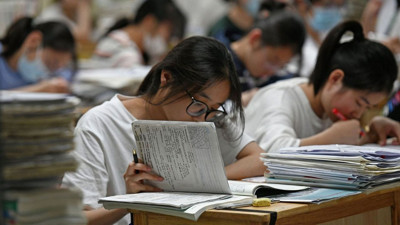 Dünyanın en zor üniversite sınavı! Öğrenciler haftada 60 saat ders çalışıyor