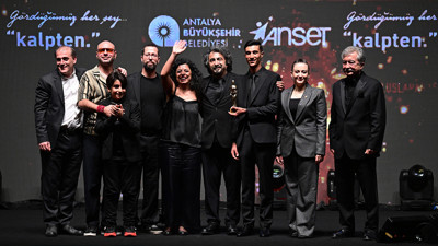 ‘Tavşan İmparatorluğu’ 7 ödülle geceye damga vurdu