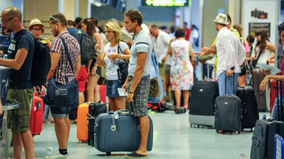 AB Rusya vatandaşlarına çok girişli vize yasağı getirdi, Brüksel'e 'sadık olanları' muaf tuttu!