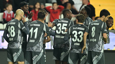 Beşiktaş, 3 puanı 3 golle aldı! Siyah-beyazlılar, Antalyaspor'u mağlup etti