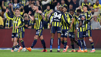 Fenerbahçe'den 4 gollü galibiyet! Sarı-lacivertliler, zirvede puan farkını 1'e düşürdü