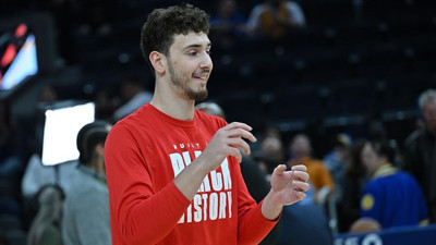 Alperen Şengün, galibiyette 'double-double' yaptı