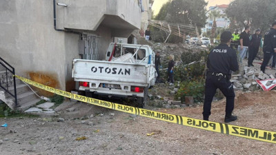 Denizli’de kamyonet evin bahçesine uçtu! Ölü ve yaralılar var