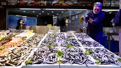 Tekirdağlı balıkçılardan fiyat düşüren firmalara uyarı
