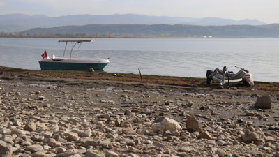 Sapanca Gölü'ndeki kabarcıklar depremin habercisi mi? Endişe veren olay için açıklama geldi