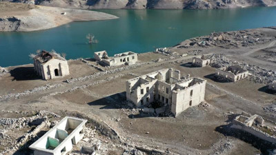 Kars'ta sular çekilince ortaya çıktı! İşte o görüntüler...