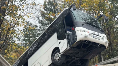 Kocaeli'de freni boşalan otobüs şarampole düştü
