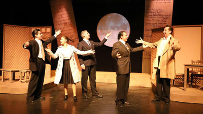 Usta tiyatrocu Nejat Koper’le yeni oyununu konuştuk! Bir Acayip Resmigeçit’ten ustalara selam