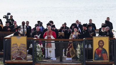 Papa’nın ziyareti medyada: Tamer Korkmaz köşe yazısında Aydınlık'ın başyazısına yer verdi