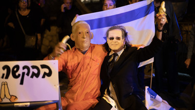 Netanyahu af istiyor! İsrailliler sokaklarda