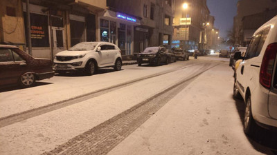 Ardahan'da kar etkili oldu! Kent merkezi beyaza büründü