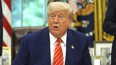 ABD Başkanı Trump'tan Venezuela'ya yeni tehdit: Gerekirse karadan...