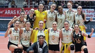VakıfBank, namağlup liderliğini sürdürdü