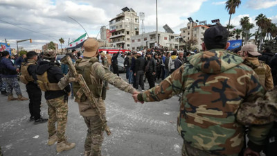 Abdi masadan kaçtı