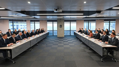 Metal işçisi masadan kalktı