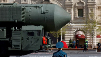 Rusya'dan nükleer silah anlaşmasına Çin'i de dahil etmek isteyen ABD'ye yanıt: 'Ya İngiltere ve Fransa?'