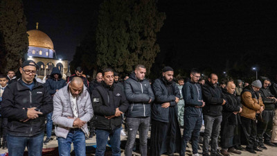 İsrail’in kısıtlaması engel olamadı! Mescid-i Aksa’yı Ramazan coşkusu sardı! İşte objektiflere yansıyanlar