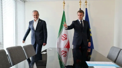 Pezeşkiyan Macron'a İran'ın geri adım atmayacağını söyledi