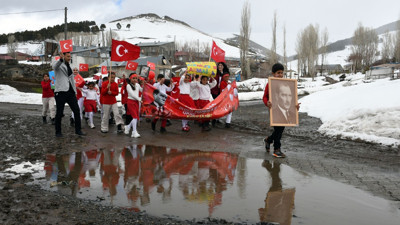 Sarıkamış’ta anlamlı 23 Nisan korteji: Kahramanmaraş ve Şanlıurfa için yürüdüler