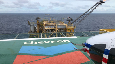 Amerikan petrol devleri büyürken faturayı halk ödüyor