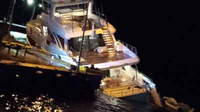 Sinop'ta lüks yat su alarak yan yattı! Mürettebat tahliye edildi