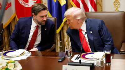 ABD'nin kafası İran konusunda karışık! Trump barış Vance saldırı diyor