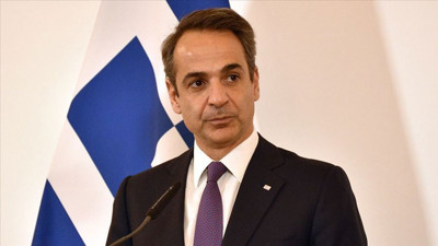 Yunanistan Başbakanı Miçotakis bisikletten düştü