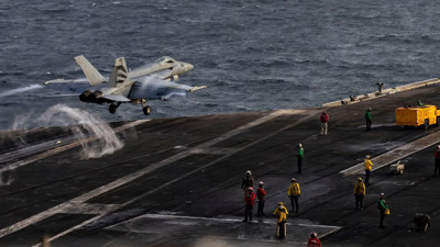 USS Abraham Lincoln'de psikolojik kriz ve kötü koşullar alarm veriyor
