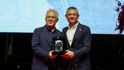 Zülfü Livaneli'den Özgür Özel'e 'parçamı çalmayın' çıkışı