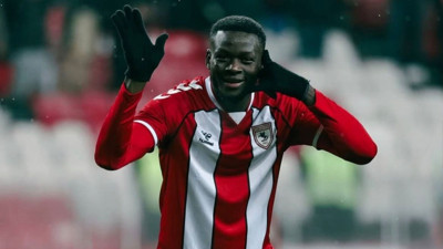 Samsunspor’un golcü oyuncusu Mouandilmadji Olympiakos'a transfer oldu