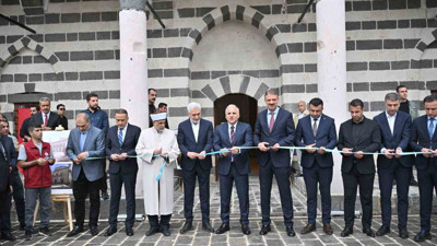 Diyarbakır ve Bingöl’de restore edilen 6 vakıf eseri ibadete açıldı
