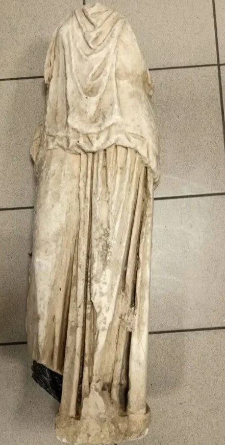 Çöpten 2 bin yıllık heykel çıktı! Görenler gözlerine inanamadı - Resim : 1
