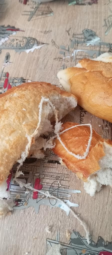 Elazığ'da yaşandı! Ekmeğin içinden çıkan şey şaşkınlık yarattı - Resim : 1