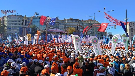 TÜRK-İŞ'in büyük mitingi yeni dönemin haberini verdi! İşçiler tarih sahnesine çıktı