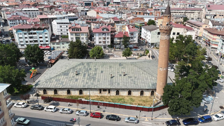 Eğri minaresiyle dikkat çekiyor! Sivas'ta bulunuyor