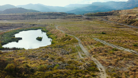 Maden rehabilitasyon projesinde zeytin fidanları toprakla buluştu