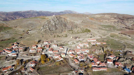 Su kuyusu ve kuş bakışı manzarasıyla turist çekiyor