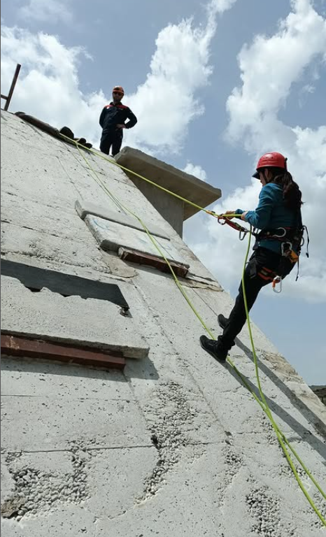 Afetlerde kadın Radyo Amatörleri - Resim : 1