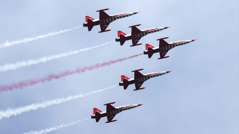 Türk Yıldızları'ndan Antalya semalarında nefes kesen gösteri