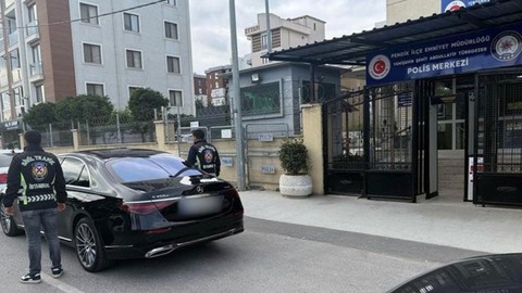 Çakarlı araç gündem olmuştu... Bakan Yerlikaya yaptırımı açıkladı!