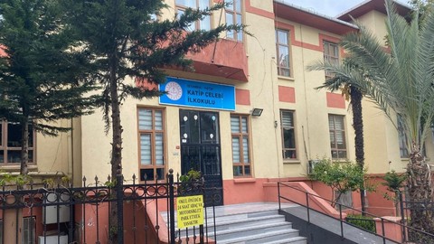 İstanbul depremi sonrası okullar hasar gördü