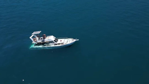 İzmir'de su alan teknedeki 6 kişi kurtarıldı