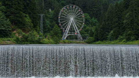 Uzungöl'de turizme yeni soluk: Dev dönme dolap açıldı