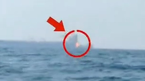 İhlalci süper tanker mayına çarparak alev aldı