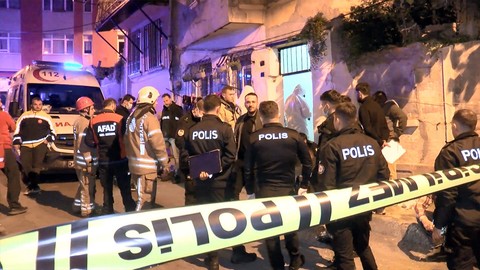 İstanbul'da 4 katlı binadan anne ve bebeğin cesedi çıkarıldı - Resim : 1