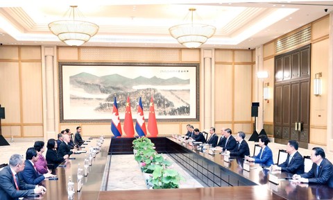 Xi Jinping, Kamboçya Kralı Norodom ile görüştü - Resim : 1
