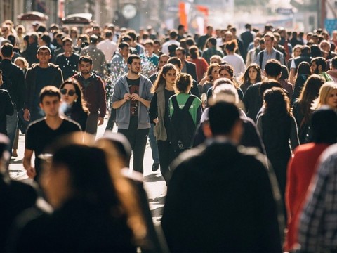 TÜİK 2024’ün ‘gençlik raporunu’ açıkladı: Ev gençleri ordusu büyüyor! Genç nüfus oranı azalıyor